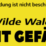 schwarzer Text auf knall gelbem Hintergrund: Die Rodung ist nicht beschlossen. Der Wilde Wald wird NICHT GEFÄLLT!